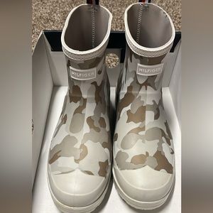 Women’s Hilfiger rain boots